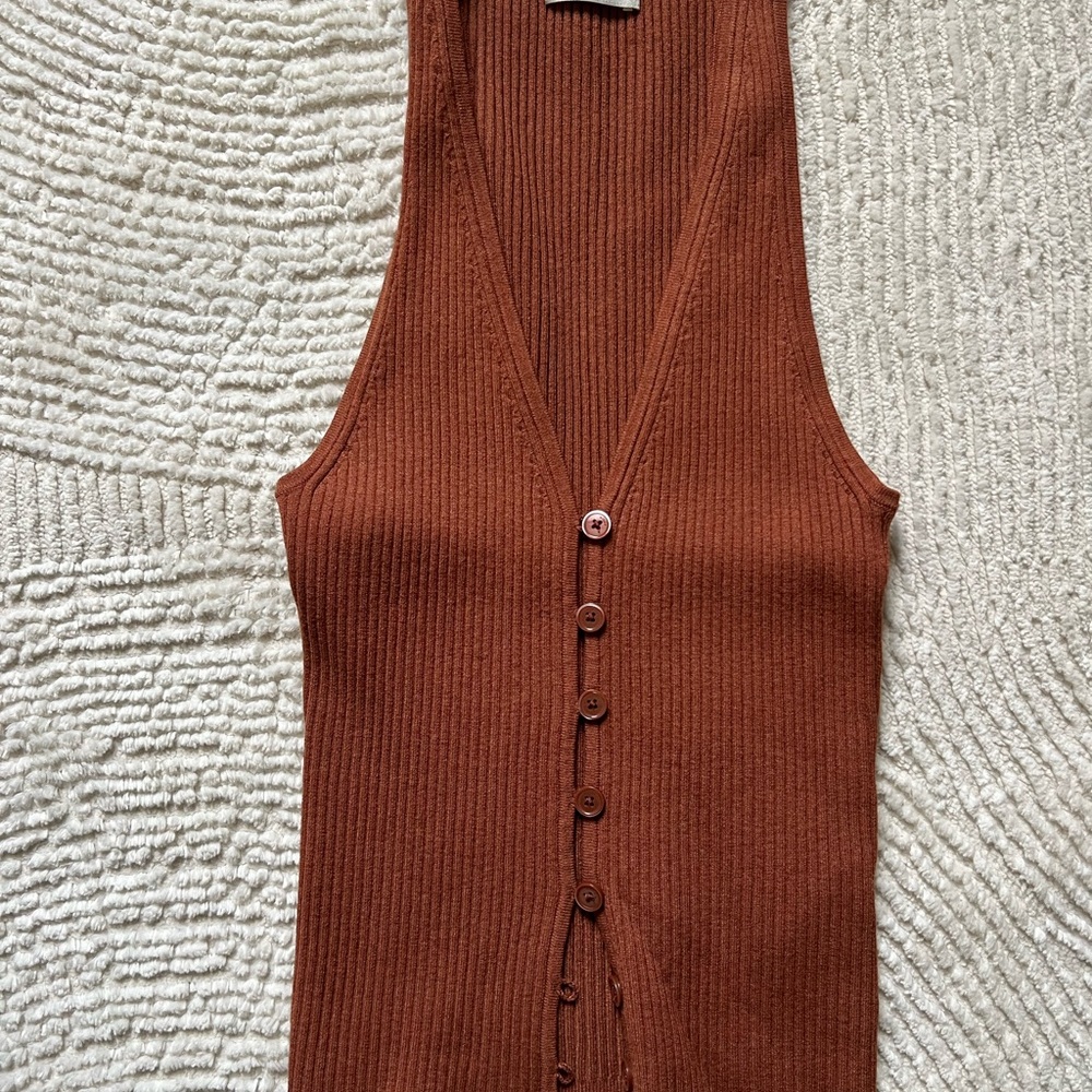 Rust Sleeveless Button-Up shirt